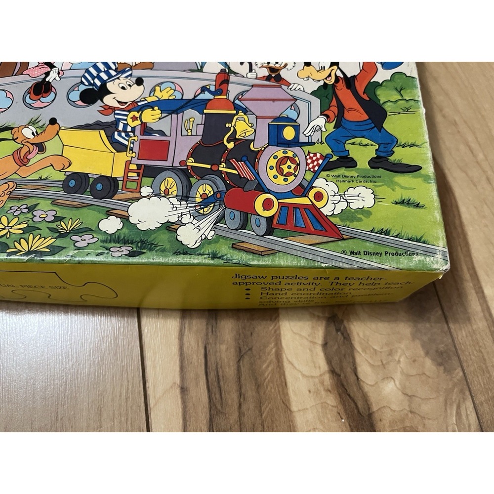 Mickey Mouse & Friends Fantasyland Jigsaw Puzzle Hallmark Walt Disney 100 Lg PC - Picture 6 of 9